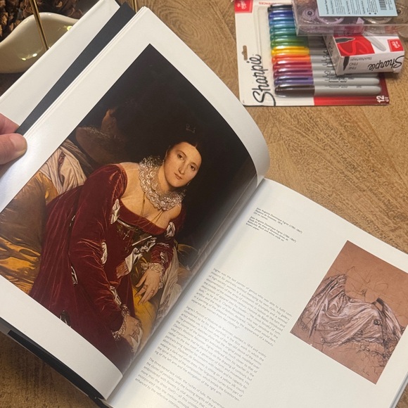 CHANEL coffee table Book with Black and White Cover - Picture 5 of 8